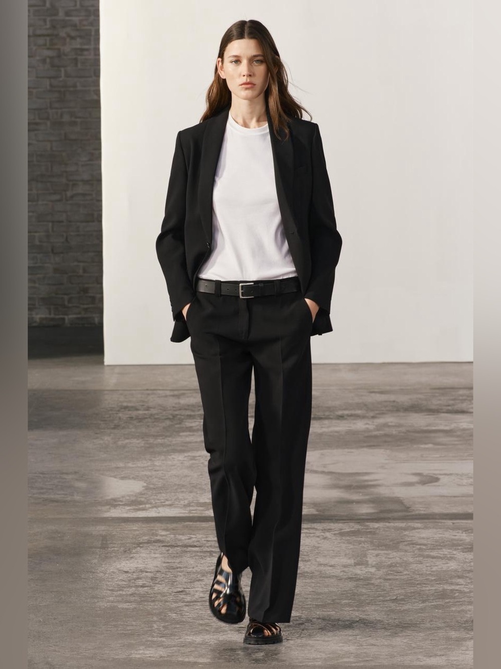 Zara Brandnew XS- Black straight low Rise Trousers
